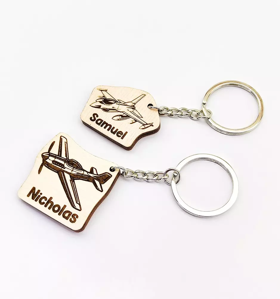Flugzeug Schlüsselanhänger mit Namen – Geschenk für Flugzeugliebhaber-Schlüsselanhänger-Pinedecor