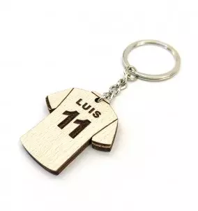 Obesek za ključe v obliki nogometnega dresa - personalizirano darilo za nogometaše