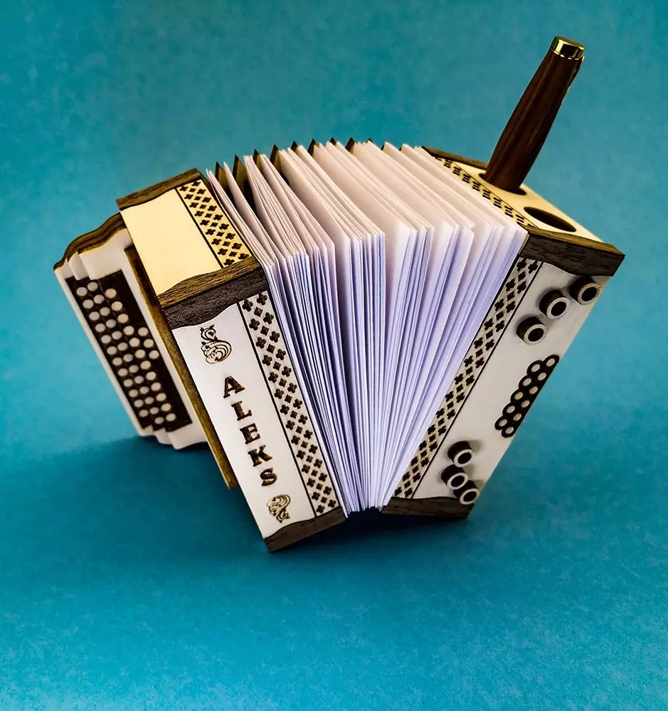 Personalized pencil stand in the shape of the accordion with paper slips