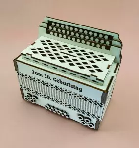 Tirelire en bois personnalisée en forme d'accordéon comme cadeau pour joueur d'accordéon.
