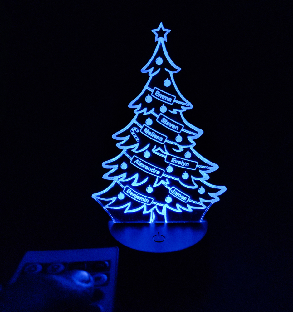 Personalisiertes LED-Weihnachtsbaum-Nachtlicht mit individuellen Namen.