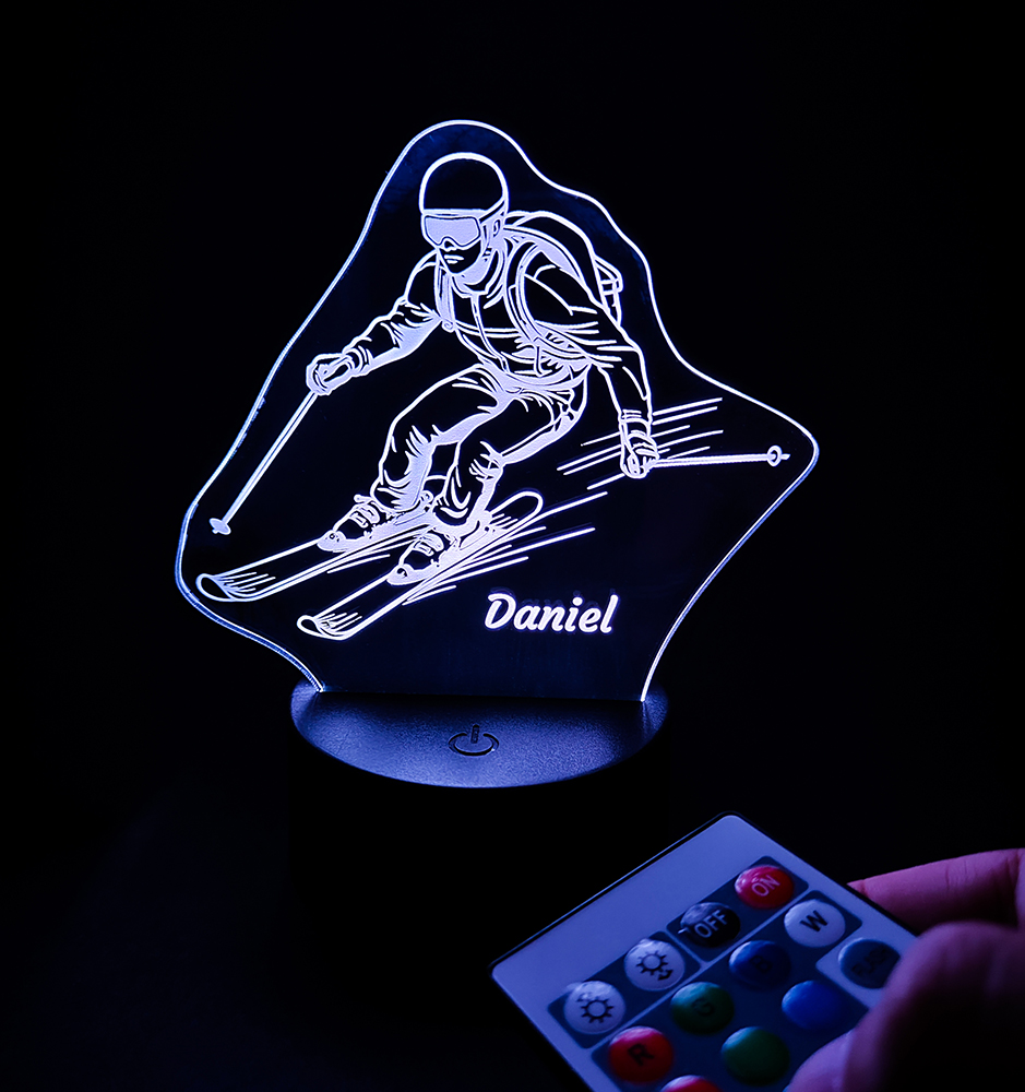 Skifahrer 3D LED Nachtlicht / Lampe mit individuellem Namen. Die Farben können mit Hilfe der Fernbedienung geändert werden.